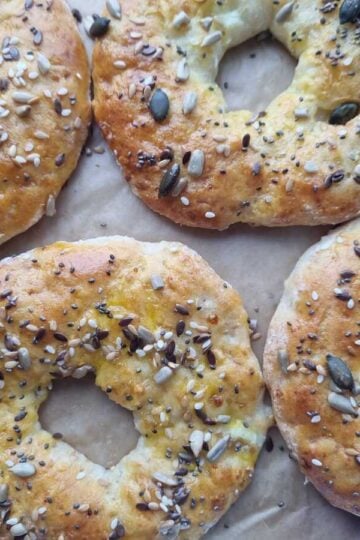 A close up picture of cottage cheese bagels garnished with everything bagel seaoning.